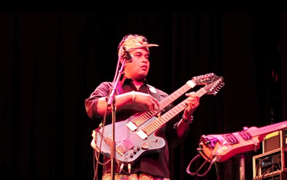 Balawan Konser di Kupang, Hasil Tiket untuk  “Ngenteg Linggih”