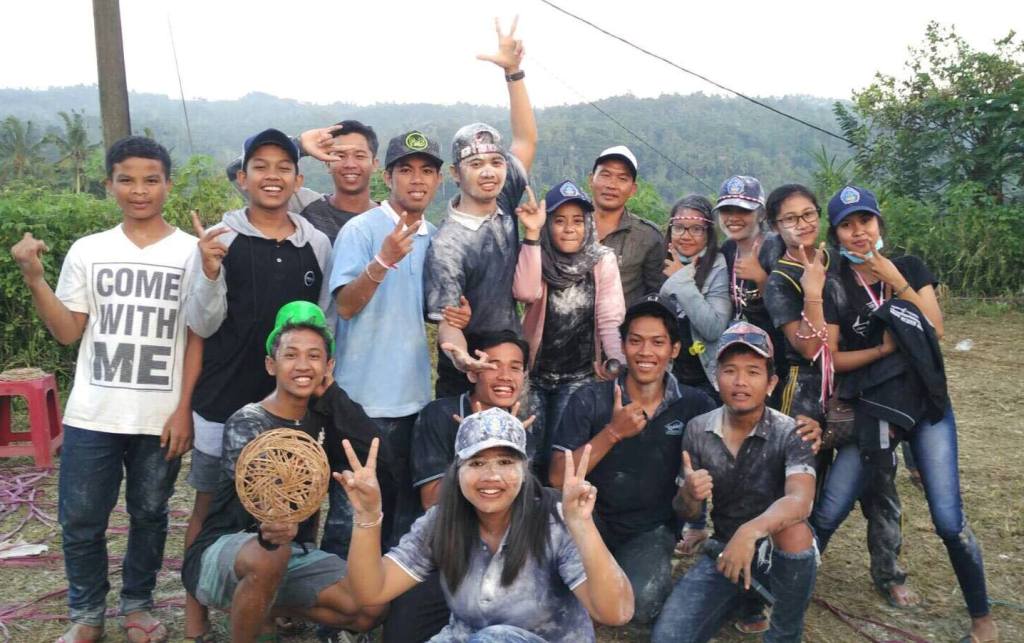 Habis KKN Terbitlah Cinta Segitiga, LDR, atau Cinta Bubar Jalan Graaakkk…