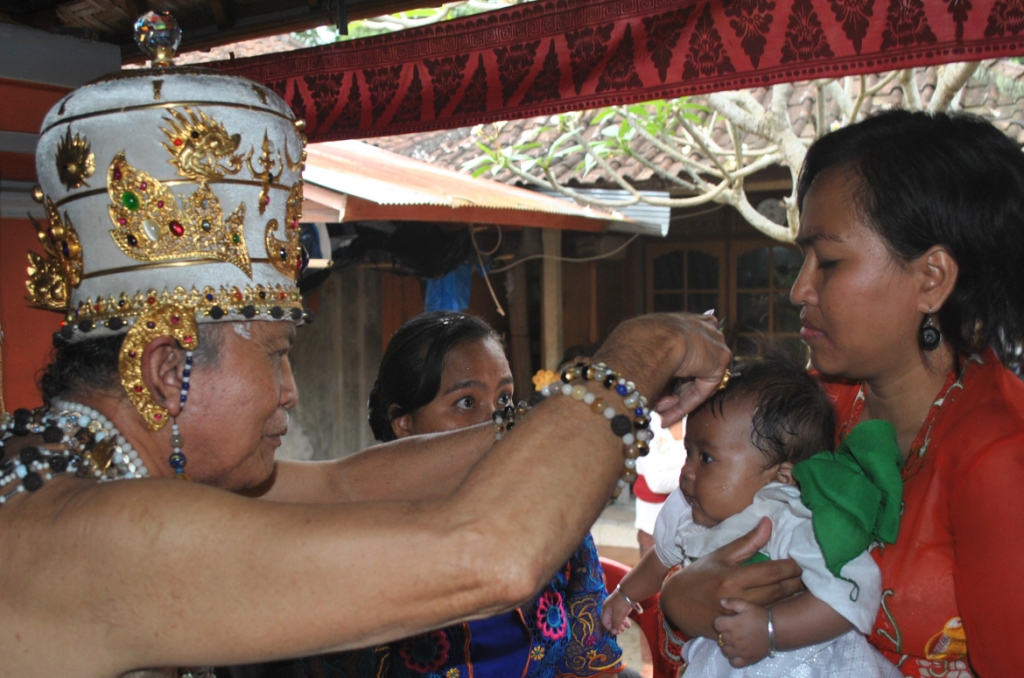 Apa Bahasa Bali "Happy Birthday" & "Happy Anniversary"?
