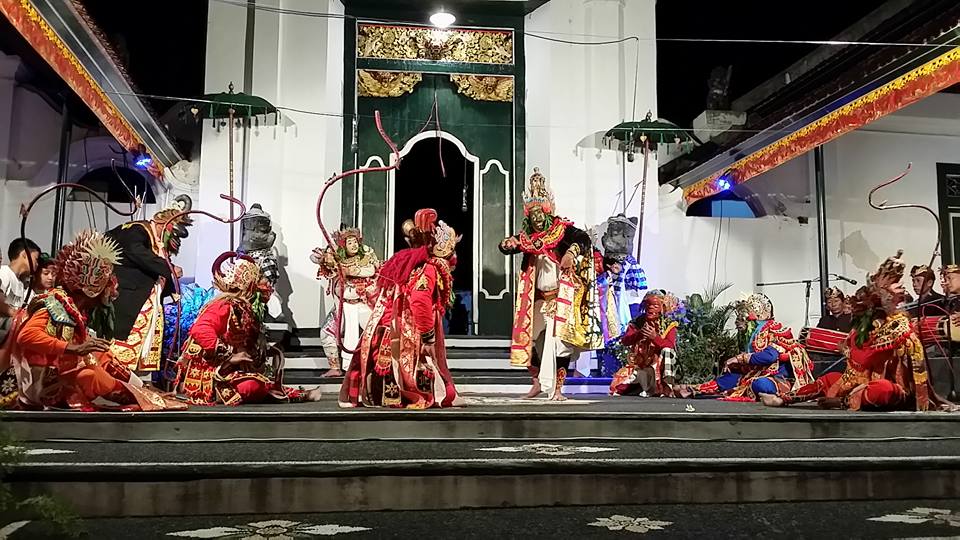 Wayang Wong yang Kikuk di Panggung “Buleleng Festival”