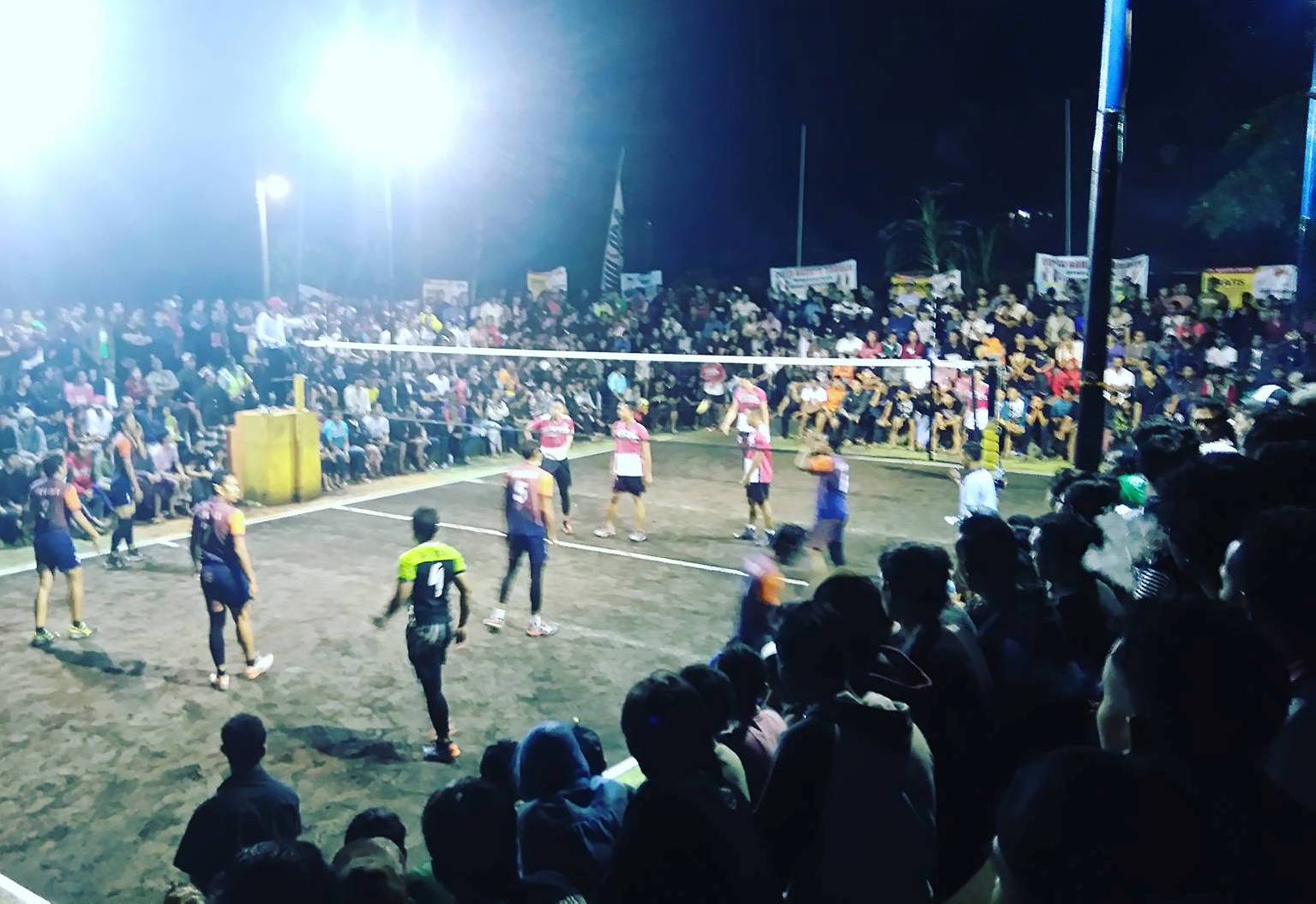 Desa Mandiri dalam Liga Voli Antarkampung – Bikin Sendiri, Tonton Sendiri, Bayar Sendiri