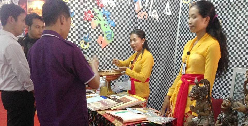 Mau Konsultasi Lontar? Masuklah ke Stand Penyuluh Bahasa Bali di Pameran HUT Gianyar