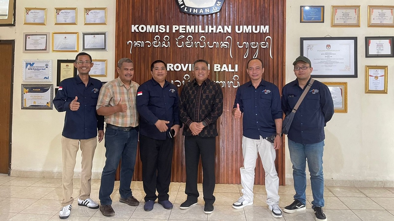 Kurangi Sampah Baliho Pemilu Serentak 2024 di Bali