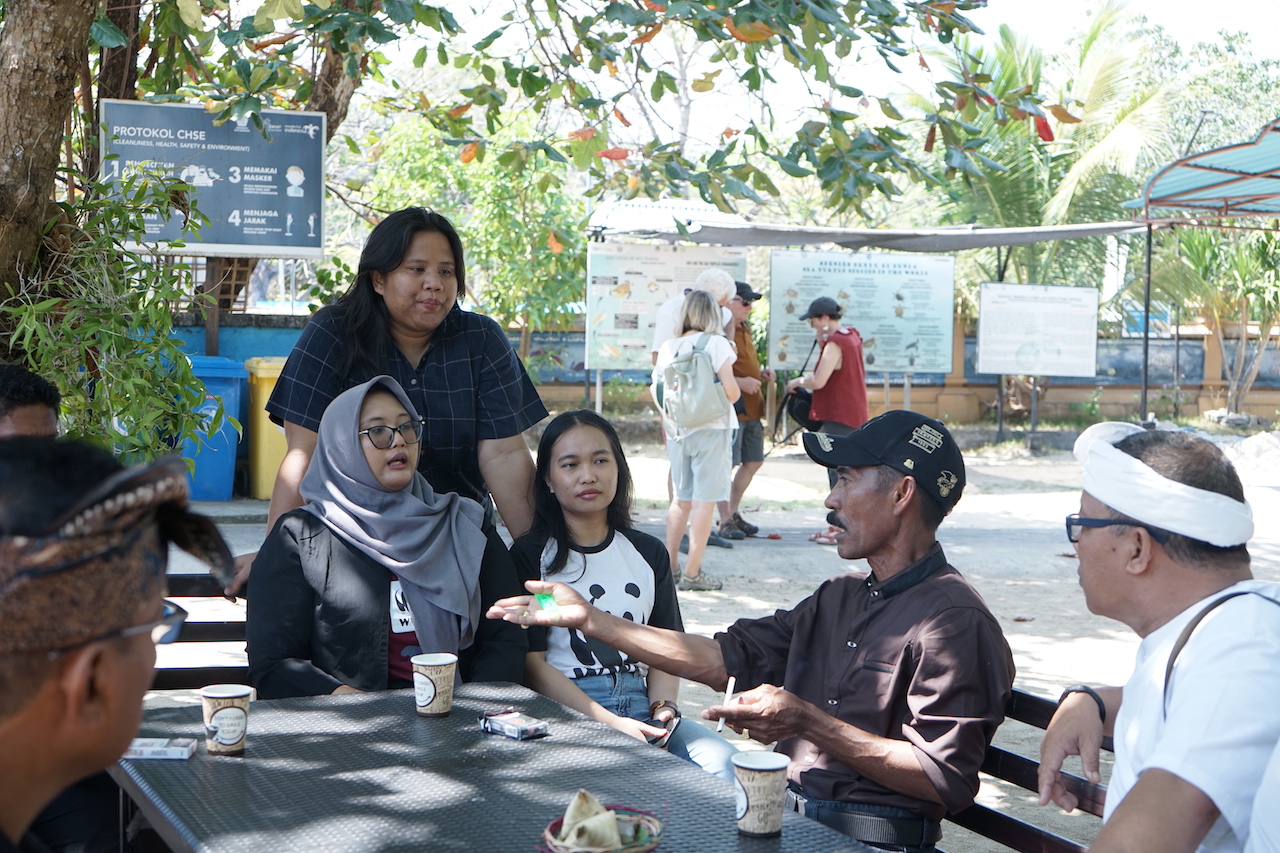 Pemimpin Desa Luang Barat dan Timur, Maluku Barat Daya, Belajar Konservasi Penyu di TCEC Bali Bersama WWF