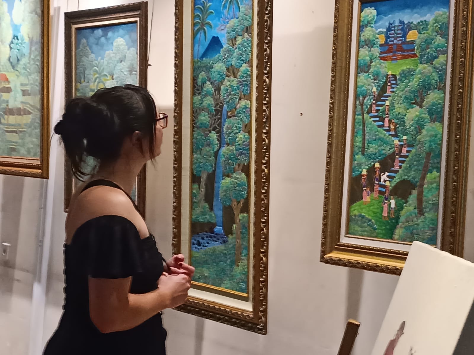 Menengok Lukisan Bercorak 'Young Artist Style' di The 1O1 Bali Oasis Sanur