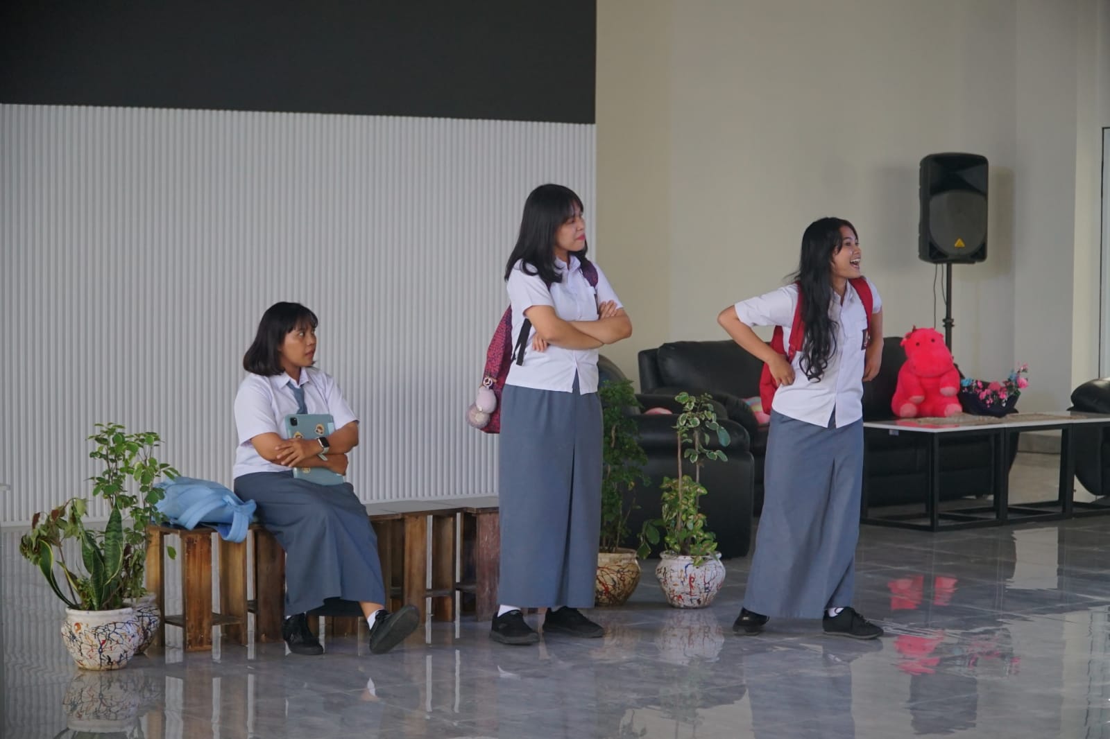 Aura dan Ruang Aman : Catatan dari Suara-Suara yang Dikecilkan