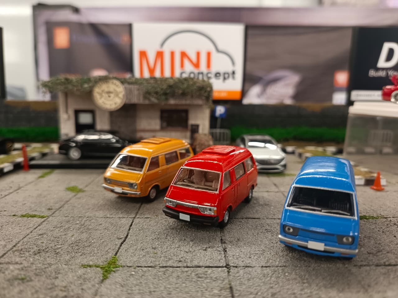Mengagumi Mobil Mini